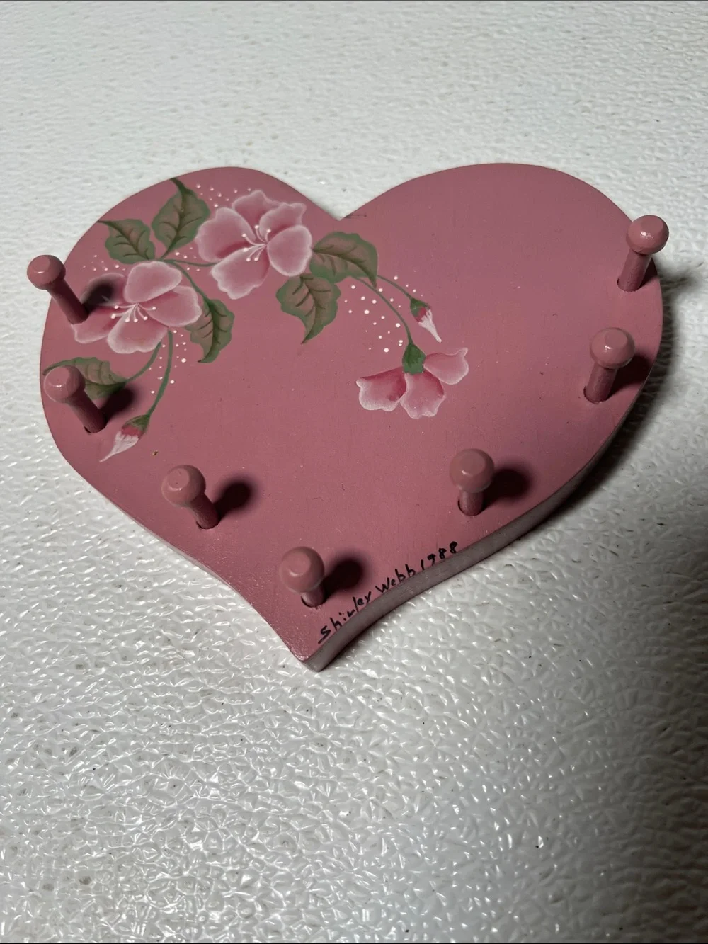 1988 Hand-Painted Hand Cut Wood Pink Heart Wall Key/Necklace/Candle Rack Signed